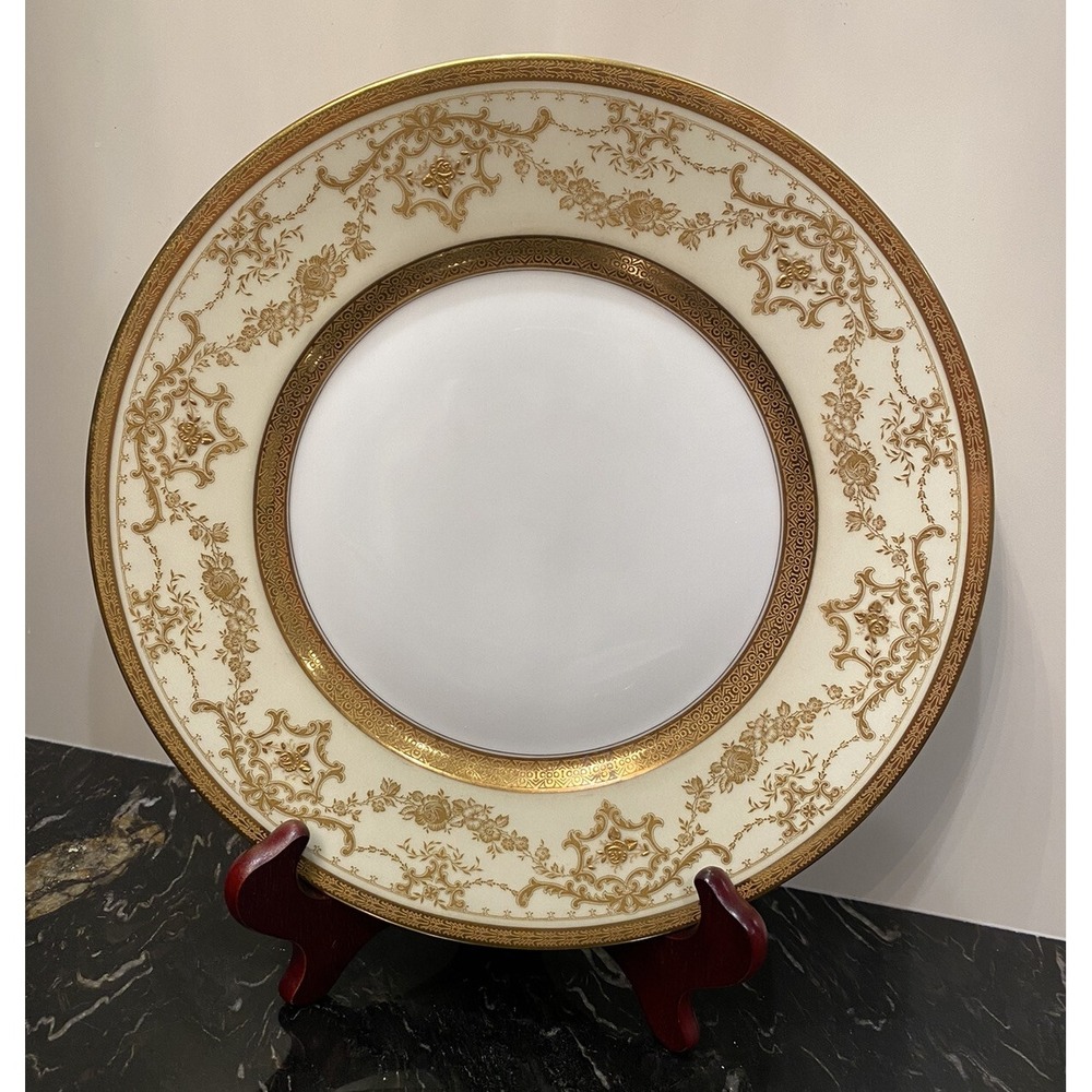 Antique Hutschenreuther Hohenberg Beautiful Intricate Ivory & Gold Plate 10.75"